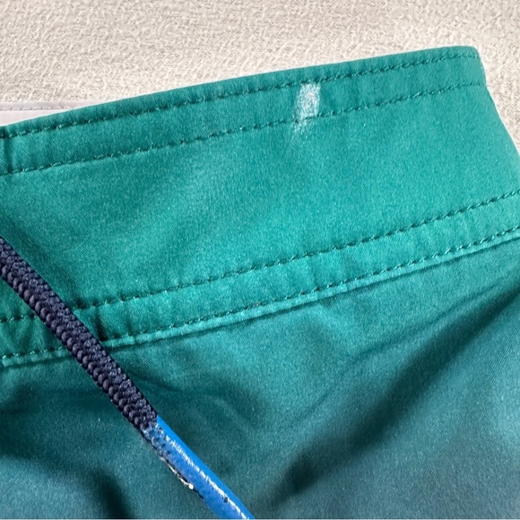 American Eagle Outfitters Green and Cream Beach Scene Swim Shorts Sz XS - Picture 2 of 11